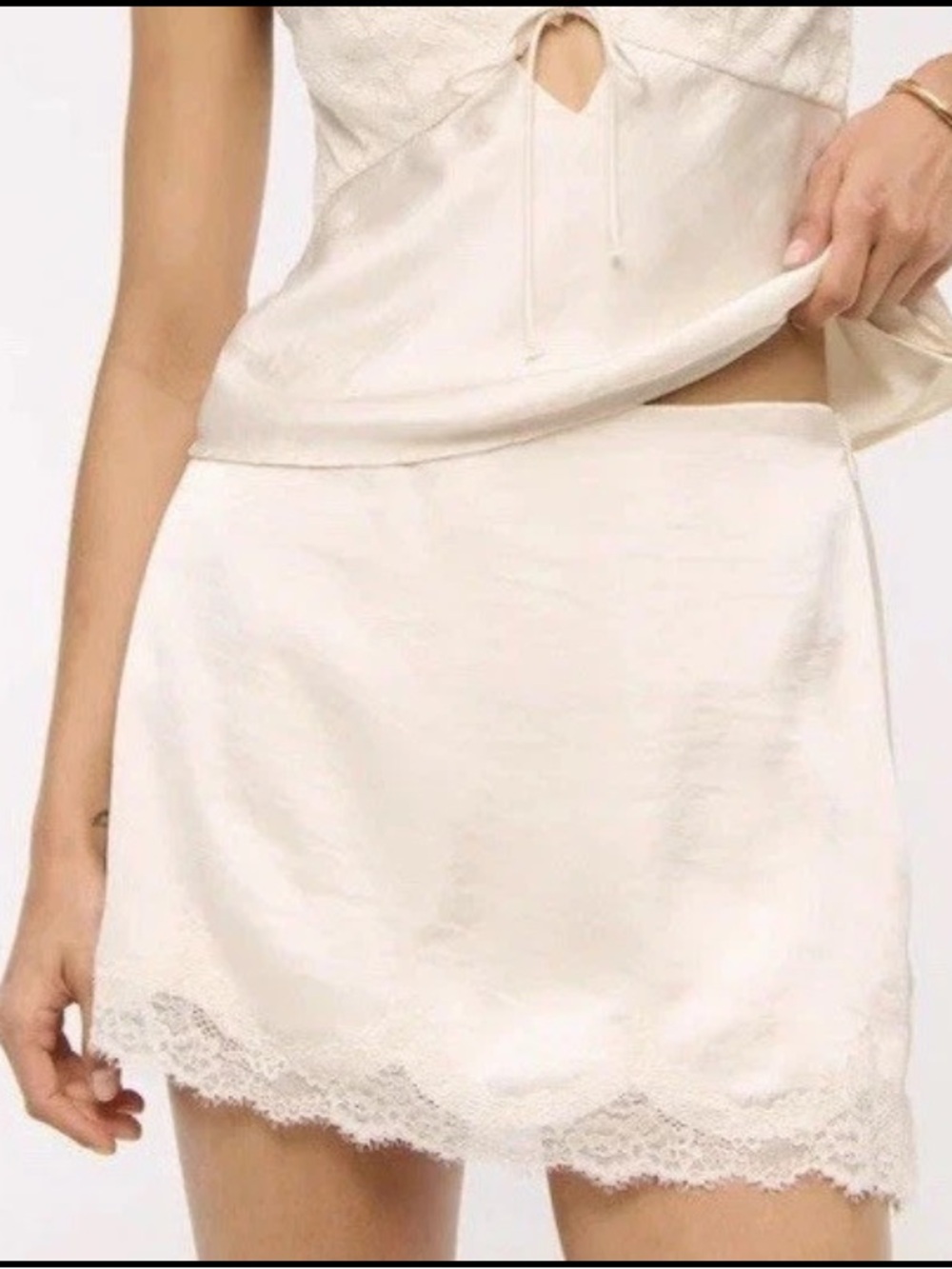 NWT Abercrombie & Fitch Lace Trim Satin Mini Skort Size Large  in Cream Coquette